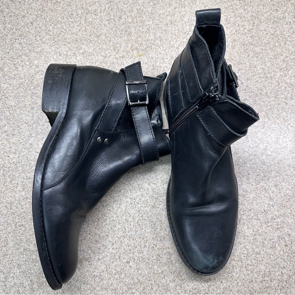 Cosmoparis black booties with buckle size 37